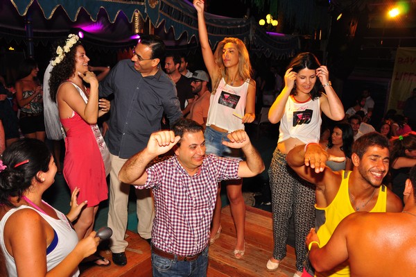 Night Beach Party @ Edde Sands